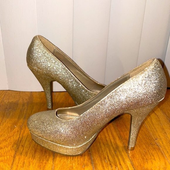 Kenneth Cole Gold Glitter Heels - Picture 5 of 8